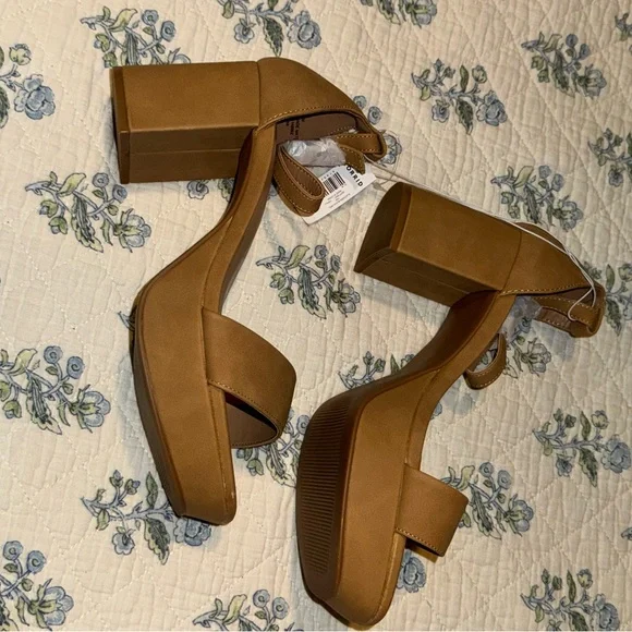 Torrid Platform Block Heel Sandals - Picture 2 of 3